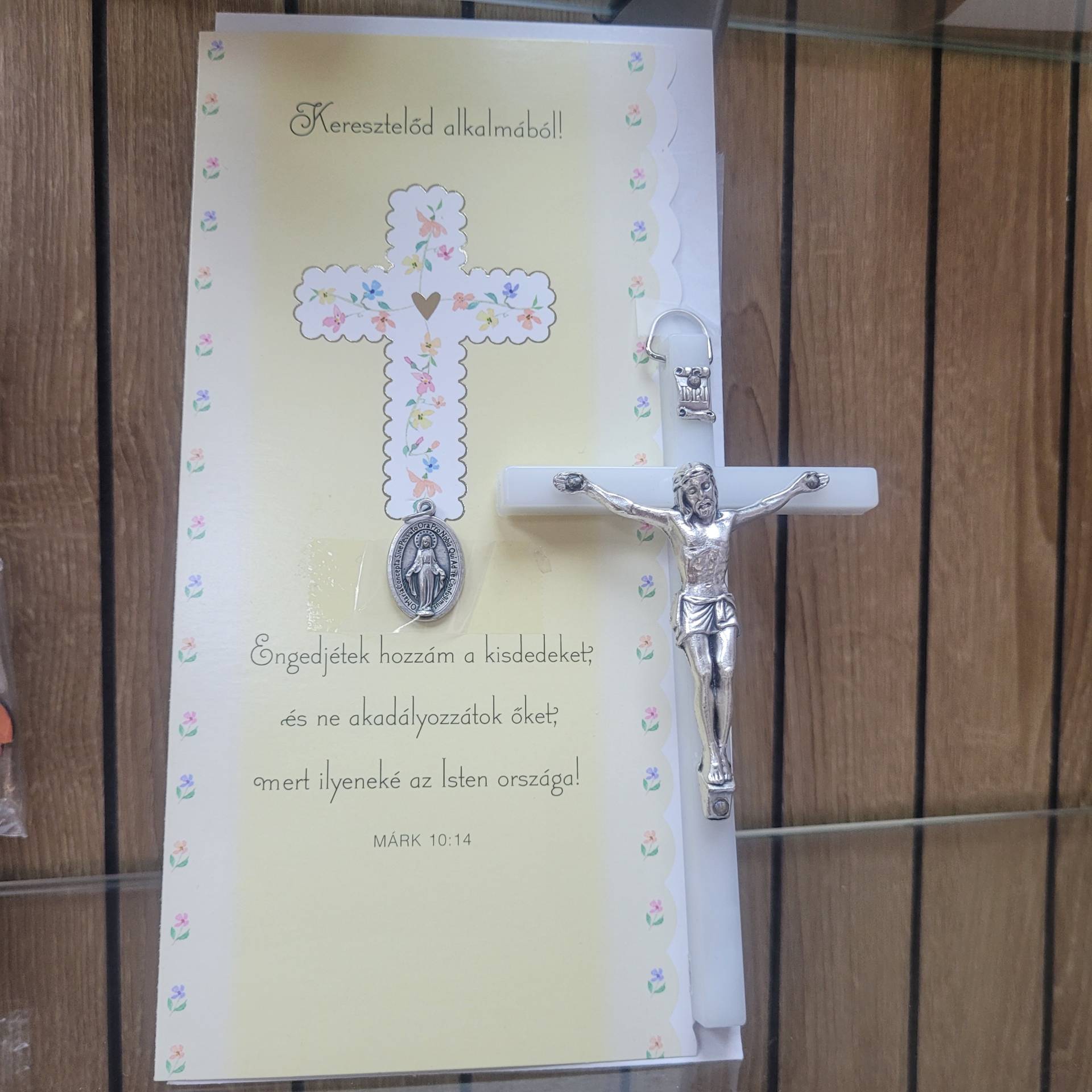Keresztelőre,Babaszobába Kereszt Mérete: 14cm*8cm  A kereszt este világít! + Gratulációs Lap Áldással és Szűzanya éremmel 