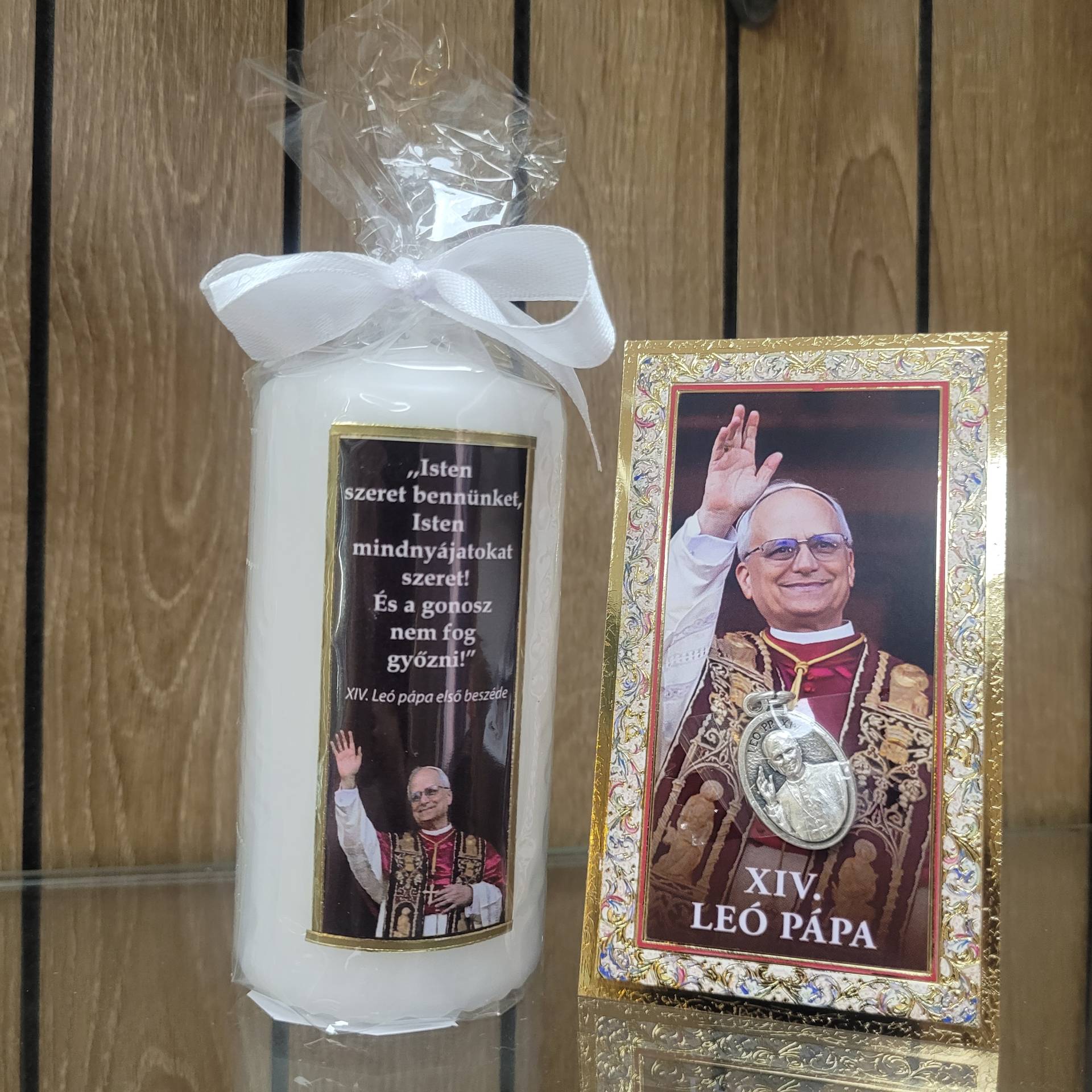 Leó Pápa Szentkép imával+ érem+ Gyertya MÉRETE: 10cm*5cm / KÉRÉSÉRE RÖVID SZÖVEGGEL TUDJUK FELIRATOZNI! 