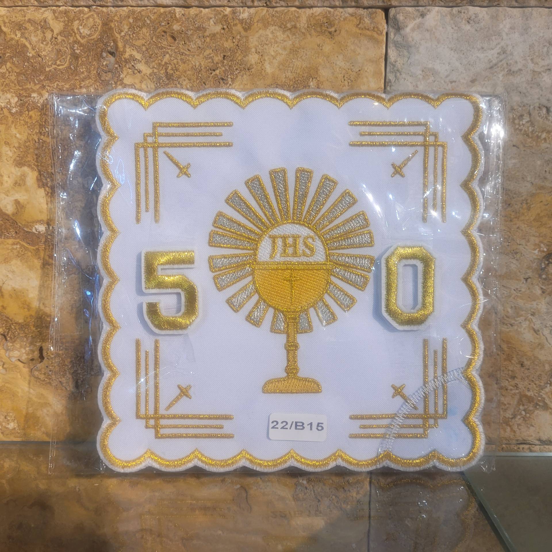 50. ARANYMISÉRE KEHELYTAKARÓ PALLA HIMZETT 