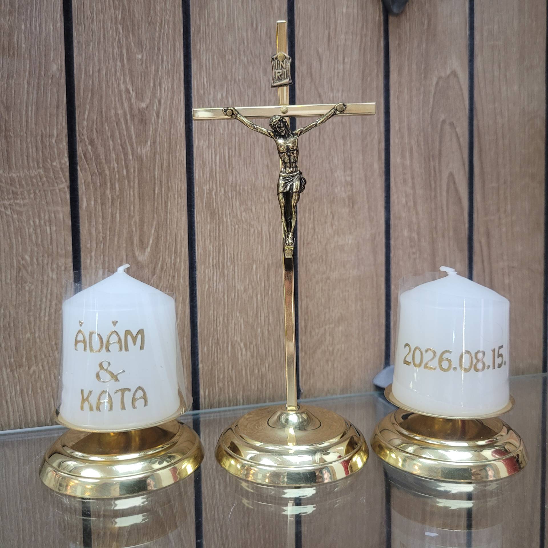 ESKÜVŐRE AJÁNDÉK -HÁZI OLTÁR KERESZTNEVEK+AZ ESKÜVŐ DÁTUMA KERÜL RÁ! DÍSZCSOMAGOLÁSBAN KÉSZÍTJÜK. 