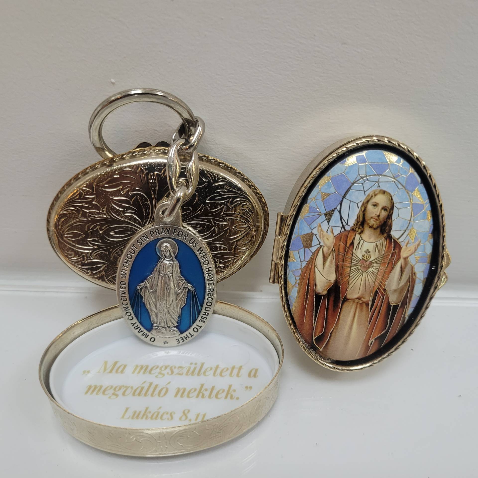 Karácsonyi Ajándék : RÉZ SZENTKÉPES TARTÓBAN+ SZŰZMÁRIA CSODÁSÉREM KULCSTARTÓ 